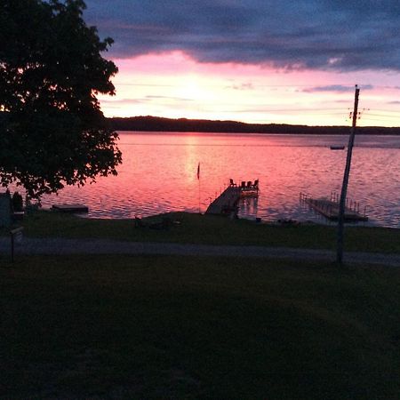 N' This On The Bay -Vacation Suite Wiarton Bagian luar foto