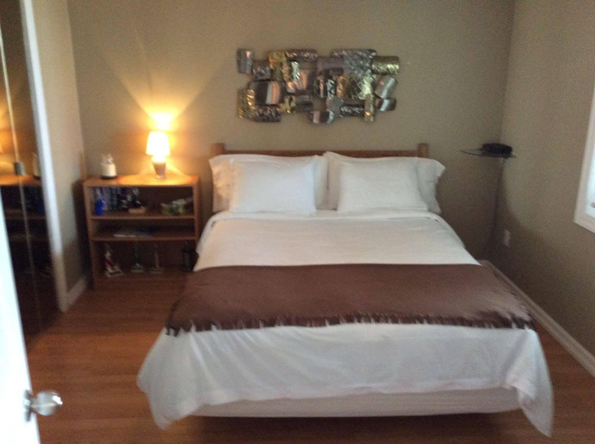 N' This On The Bay -Vacation Suite Wiarton Bagian luar foto