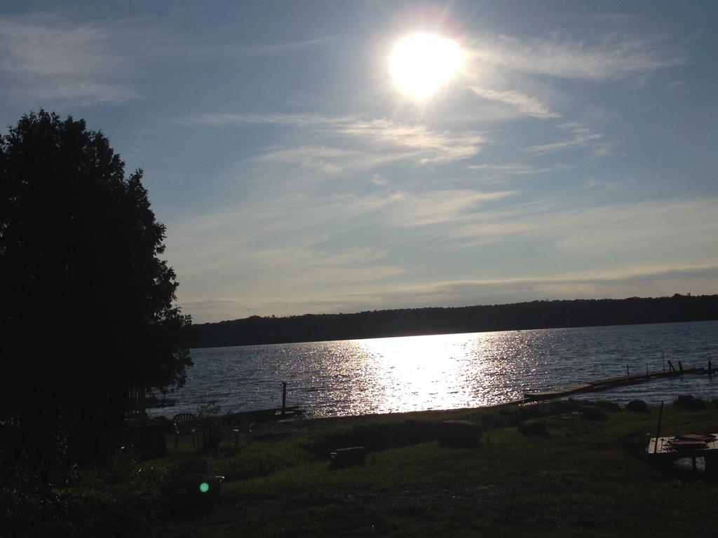 N' This On The Bay -Vacation Suite Wiarton Bagian luar foto
