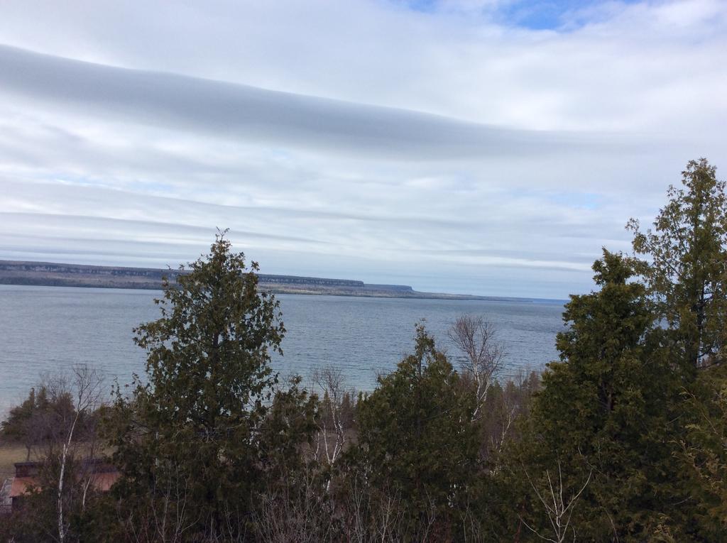 N' This On The Bay -Vacation Suite Wiarton Bagian luar foto