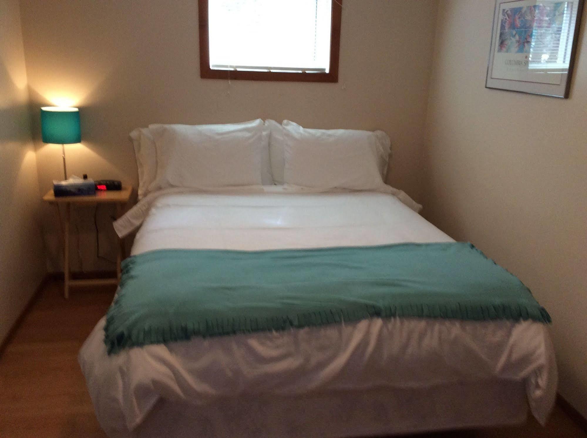 N' This On The Bay -Vacation Suite Wiarton Bagian luar foto