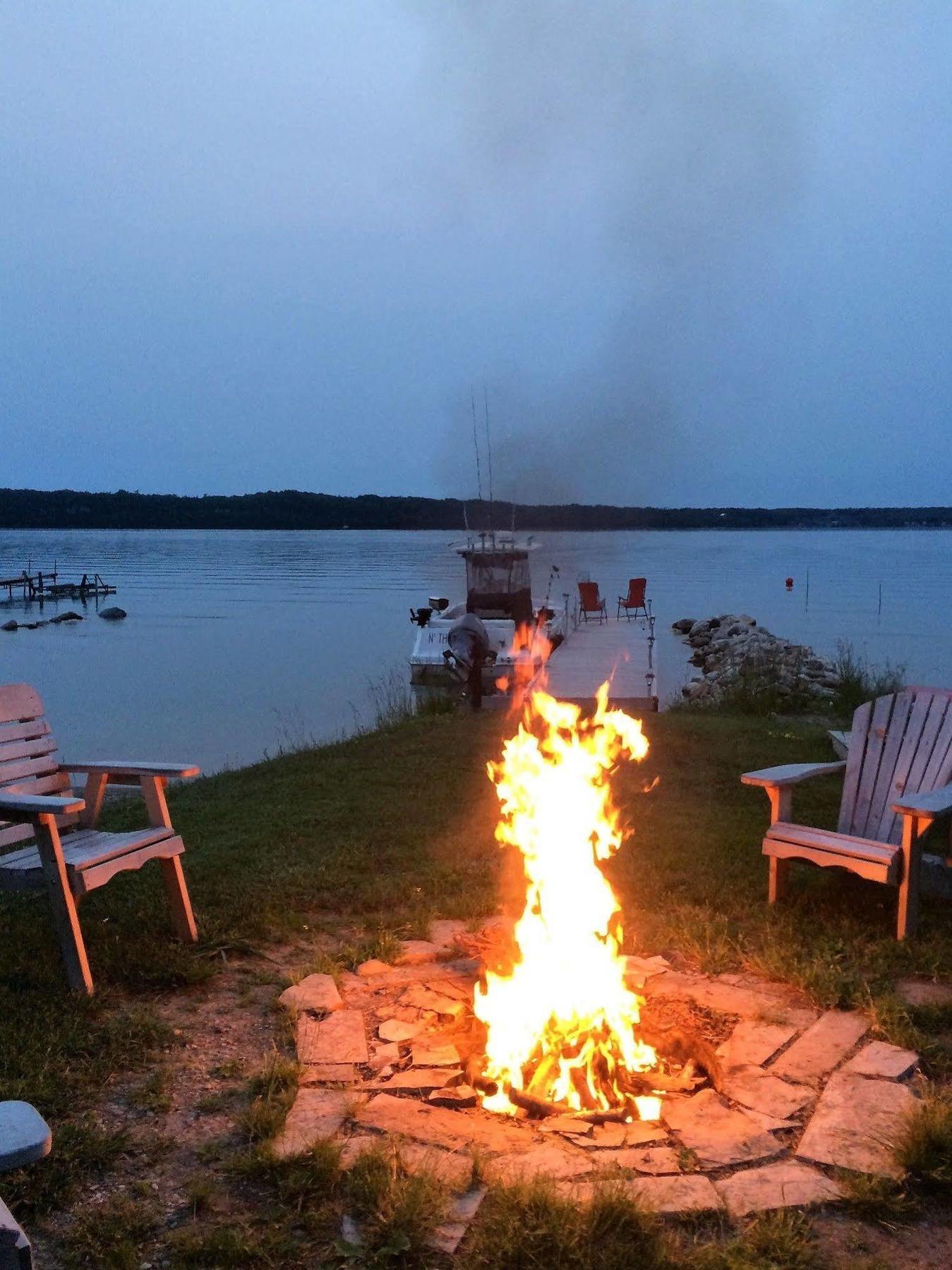 N' This On The Bay -Vacation Suite Wiarton Bagian luar foto
