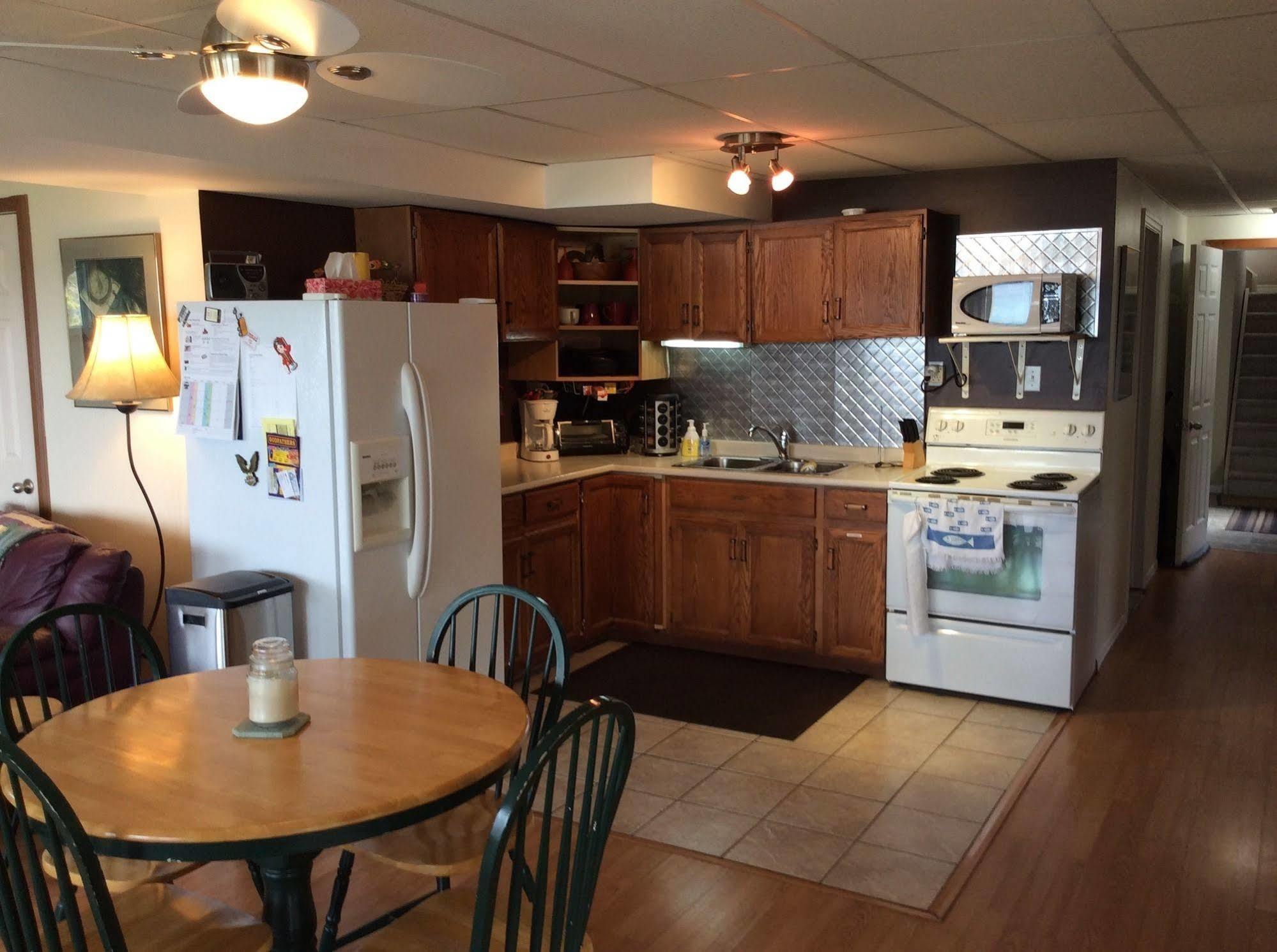 N' This On The Bay -Vacation Suite Wiarton Bagian luar foto
