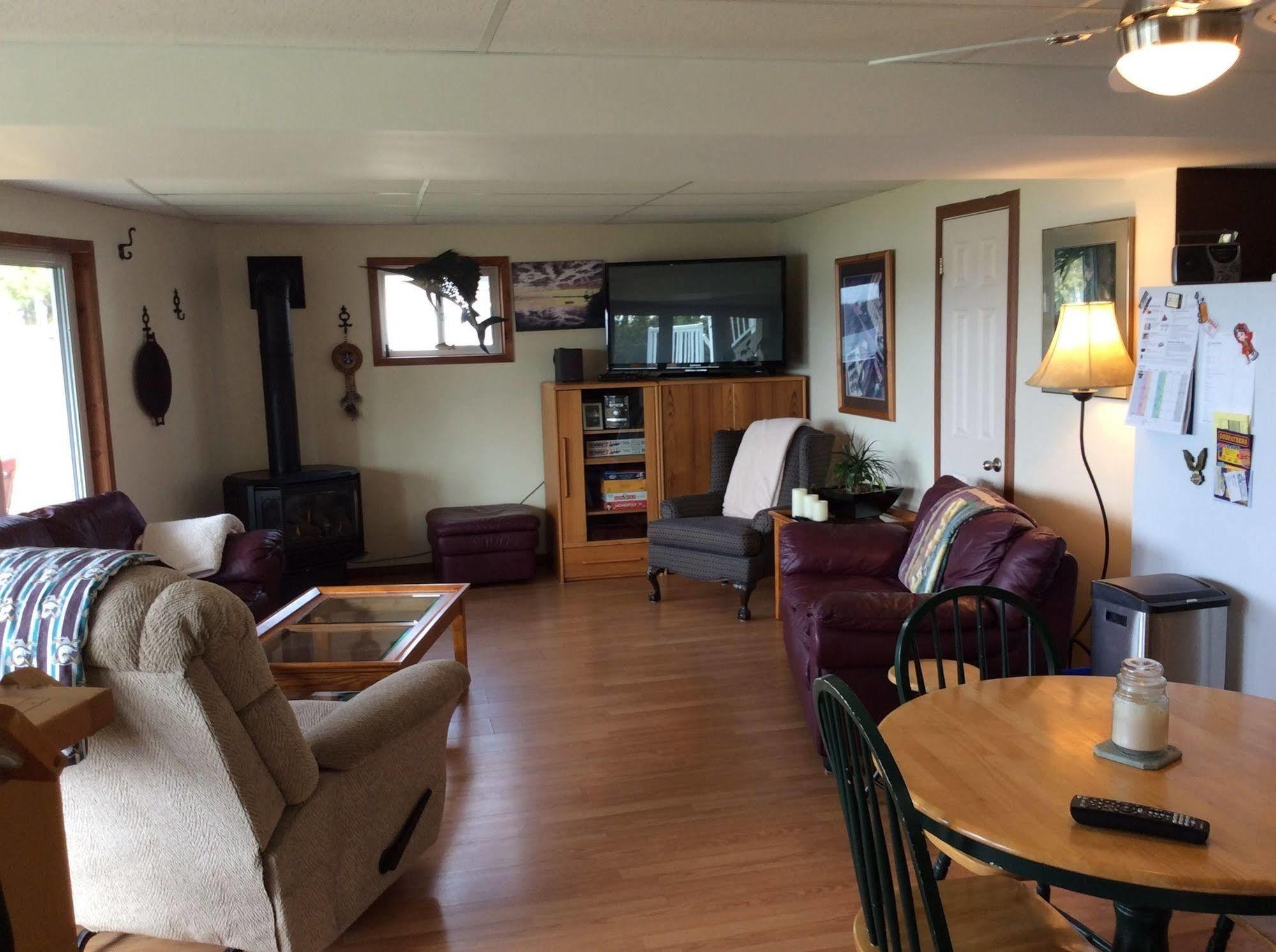 N' This On The Bay -Vacation Suite Wiarton Bagian luar foto